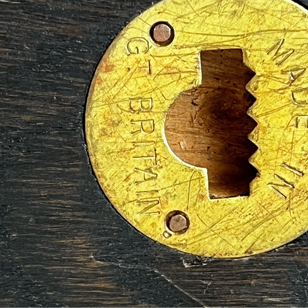 wooden plaques featuring family crests or coats of arms. McBrayer and Fllington. - Picture 14 of 16